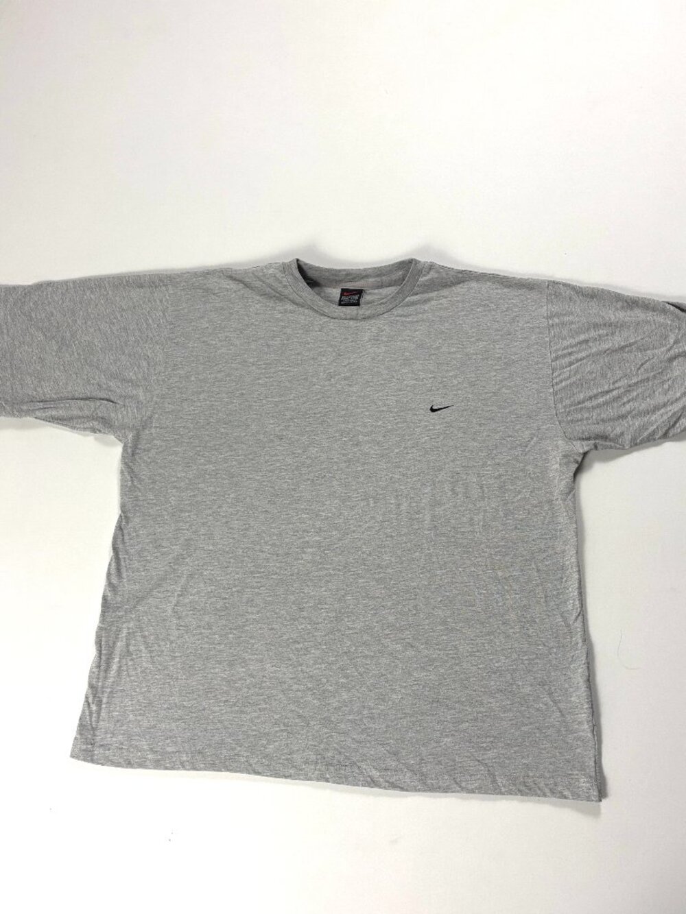 Vintage Nike Mens T Shirt Gray Sz XL Embroidered Swoosh Logo Soft Black Tag